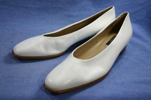 SELBY WHITE LEATHER LOW HEEL PUMPS 12 M NEW