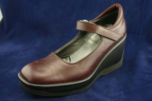 KENNETH COLE BURGUNDY WEDGE PLATFORM MJ PUMPS 10 M