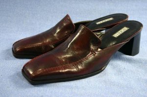 NICKELS BURGUNDY MID HEEL MULES SHOES PUMPS 6.5 M EXCL