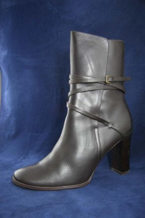 COLIN STUART WOMENS BRN LEATHER ANKLE BOOTS 9 M MINT