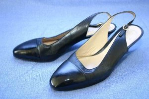 RENE MANCINI BLACK MID-HEEL SLINGBACK PUMPS SZ 6