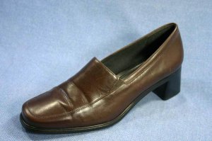 ROCKPORT WOMENS BROWN LEATHER MID HEEL LOAFER PUMPS 9 M