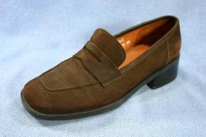 CLARKS WOMENS BROWN SUEDE LOAFERS SHOES 6 M MINT