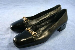 PALOMA ITALY BLACK HORSEBIT CAP TOE PUMPS 8 B