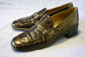 STUART WEITZMAN BROWN CROCO LEATHER LOAFERS 7 N