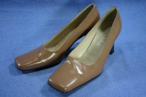 PALOMA ITALY WOMENS CAMEL ALL LEATHER PUMPS 8 M MINT