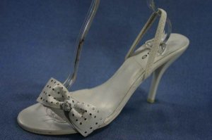 BEBE WOMENS WHITE LEATHER SLINGBACK SANDALS 10 B MINT
