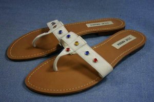 STEVE MADDEN WHITE LEATHER THONG SANDALS FLATS 8.5 M