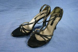 HILLARD & HANSON BLACK T-STRAP PUMPS SANDALS 5.5 M NEW