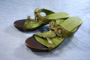 NINE WEST INCA GREEN LEATHER WOOD SOLE SLIDES 6 M