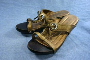 NINE WEST INCA BRONZE LEATHER WOOD SOLE SLIDES 6 M