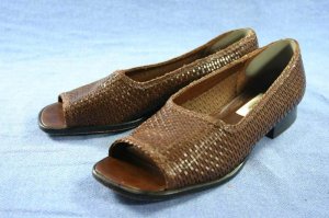 TALBOTS BROWN WOVEN LEATHER OPEN TOE FLATS 7.5 M