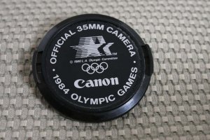 CANON AUTH 52mm 1984 OLYMPIC GAMES LENS CAP AE-1 H196