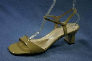 NATURALIZER TAN PATENT LEATHER ANKLE STRAP SANDALS 10 M