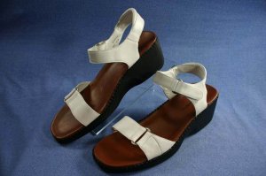 NATURALIZER WHITE LEATHER WEDGE ANKLE STRAP SANDAL 10 M