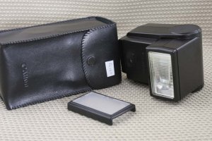 CANON SPEEDLITE 199A CAMERA FLASH IN CASE EX+