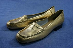 COUP D'ETAT WOMENS GOLD LEATHER LOAFERS 8.5 N
