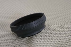 VIVITAR AUTH 67mm  RUBBER LENS HOOD SHADE MINT
