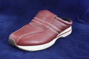SIMPLE WOMENS RED LEATHER CLOGS MULES 8.5 M MINT