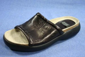 ANNE KLEIN BROWN LEATHER FLAT SLIDE SANDALS 6 M