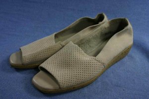AEROSOLES TAN NUBUCK OPEN TOE FLATS SANDALS 8 M NEW
