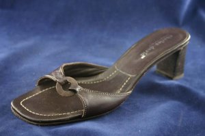 CHARLES DAVID WOMENS BRN LEATHER SLIDE SANDAL HEELS 8 M