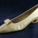 FERRAGAMO WOMENS BONE PEARL LEATHER PUMPS 6 AA MINT