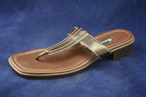 ETIENNE AIGNER CHANGE BROWN LEATHER THONG SANDAL 7 M