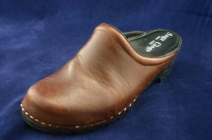 SAGA CLOGS WOMENS BROWN LEATHER MULES SHOES 40/9.5 M