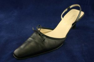 ANN TAYLOR WOMENS BLACK LEATHER SLINGBACK PUMPS 8.5 M