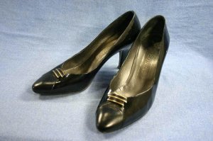 CHANTAL WOMENS BLACK PATENT LEATHER PUMPS HEELS 8.5 M