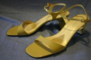 NATURALIZED BEIGE PATENT LEATHER DRESS SANDALS 10