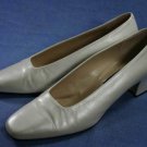AMALFI WOMENS  BONE PEARL WHITE LEATHER PUMPS 10 B EUC