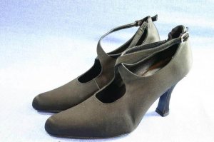ANN TAYLOR BLACK X-STRAP EVENING PUMPS HEELS 7.5 M NEW