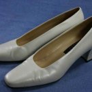 AMALFI BONE PEARL WHITE LEATHER PUMPS 9 AA MINT