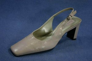 ENZO ANGIOLINI BONE LEATHER SLINGBACK PUMPS 7 M MINT