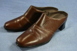 MUNRO AMERICAN BROWN LEATHER MID-HEEL MULES 6 M MINT