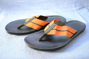 BANANA REPUBLIC BLACK/ORANGE THONG SANDALS 8 M  NEW