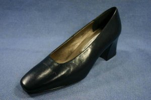 CARESSA WOMENS NAVY LEATHER MID-HEEL  PUMPS 8 N NEW