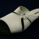 CLARKS WOMENS WHITE LEATHER SLIDE SANDALS 6.5 M EUC