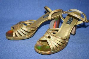BCBG GOLD LEATHER ANKLE STRAP PLATFORM SANDALS 8 M NEW