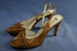 BAREFOOT ORIGINALS TAN OPEN TOE SLINGBACK PUMPS 8 B NEW