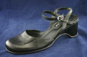 KENNTH COLE REACTION BLK LEATHER ANKLE STRAP PUMPS 7 M