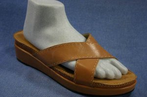 AEROSOLES CAMEL LEATHER WEDGE SLIDE SANDALS 9.5 M NEW