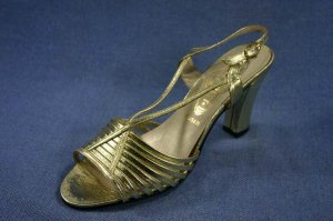 VINTAGE 60'S EASY STREET GOLD SLINGBACK SANDAL 6.5 NEW