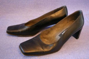 STUART WEITZMAN WOMENS BLACK LEATHER PUMPS/SHOES 7 B