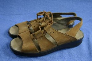 CLARKS SPRINGERS LT BROWN LEATHER SANDALS 7 M EXCL