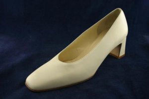AMALFI NORDSTROM BONE LEATHER MID HEEL PUMPS 10 B MINT