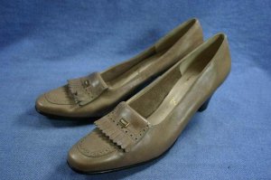 FERRAGAMO TAUPE LOAFER STYLE PUMPS 9 4A AAAA NEW