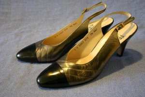 FERRAGAMO PEWTER/BLACK SLINGBACK PUMPS 7.5 AAA MINT
